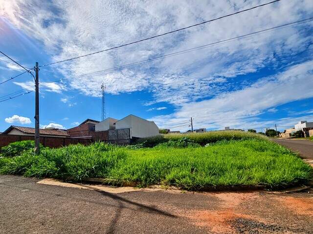 Terreno de esquina no Monte Castelo