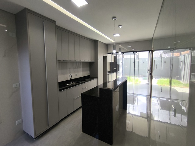 Casa nova à venda com 3 suítes e piscina no Parque Residencial Rita Vieira