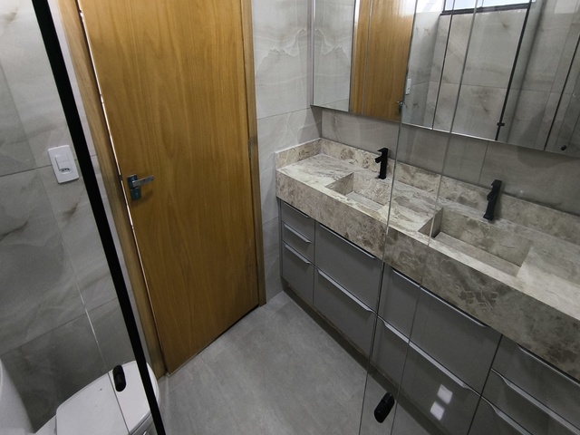 Casa nova à venda com 3 suítes e piscina no Parque Residencial Rita Vieira