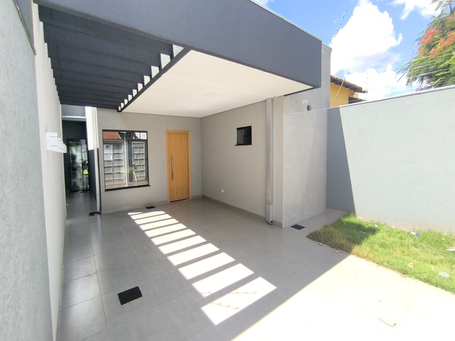 Casa com 03 su&iacute;tes &agrave; venda no Rita Vieira - Piscina e &Aacute;rea Gourmet