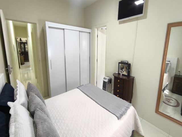 Casa à venda com 3 dormitórios, próximo da avenida, no Rita Vieira