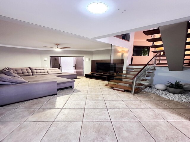 Sobrado em Condom&iacute;nio &agrave; venda, com 4 dormit&oacute;rios e piscina, no Jardim Bela Vista