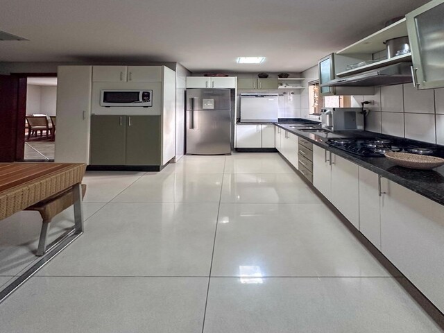 Sobrado em Condom&iacute;nio &agrave; venda, com 4 dormit&oacute;rios e piscina, no Jardim Bela Vista