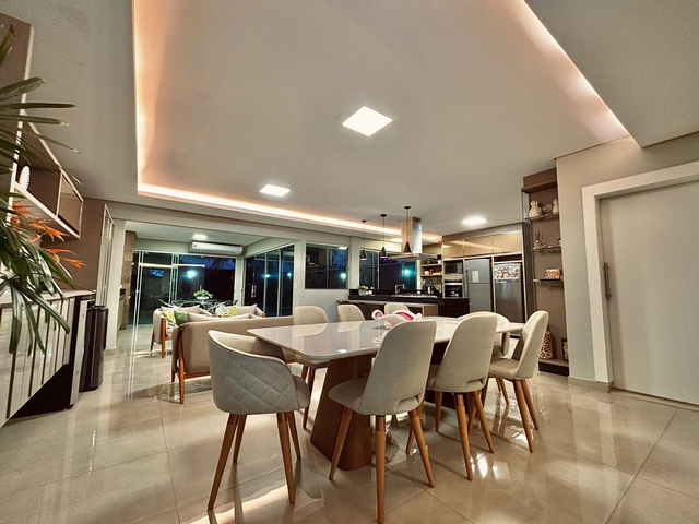 Casa com 3 su&iacute;tes e piscina no Vilas Boas