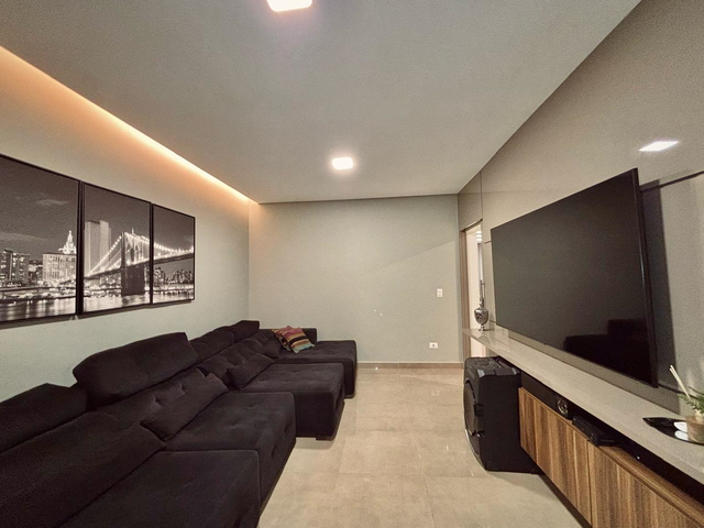 Casa com 3 su&iacute;tes e piscina no Vilas Boas