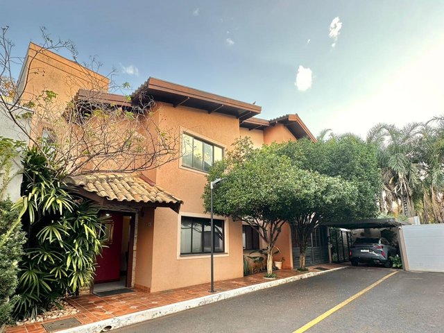 Casa em Condomínio à venda, com 3 suítes, no Bairro Chácara Cachoeira