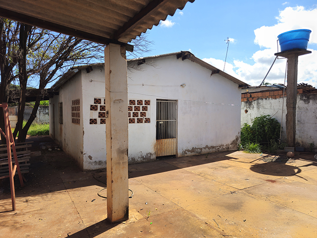 Terreno espa&ccedil;oso com Casa no Tijuca II