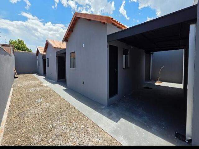 VENDO Casa T&eacute;rrea em Condom&iacute;nio 