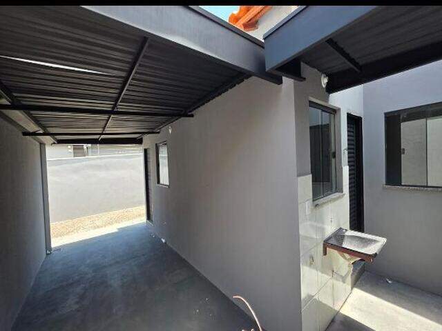 VENDO Casa T&eacute;rrea em Condom&iacute;nio 