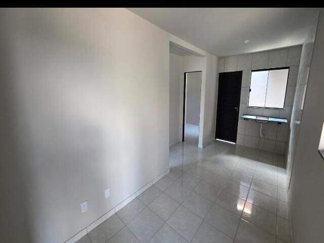 VENDO Casa T&eacute;rrea em Condom&iacute;nio 