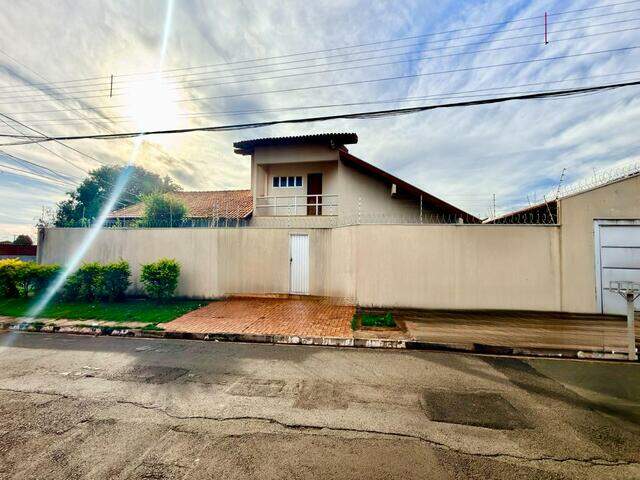 Sobrado com 223 m² | 1 Suíte | 2 Quartos | Academia Privativa | Terreno de 330 m