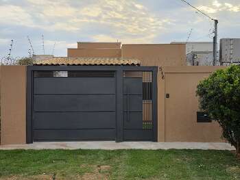 Casa com amplo quintal no Los Angeles