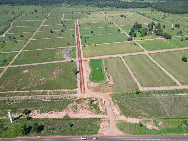 Lote de Esquina com 1.998 m² em Condomínio Rural
