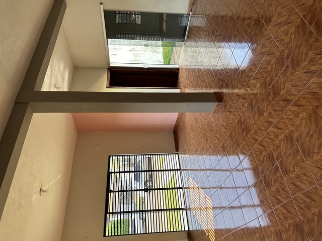 Vendo casa - com Salão / Monte Castelo (escuta proposta).