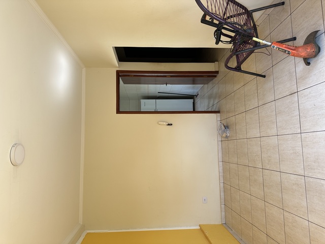 Vendo casa - com Salão / Monte Castelo (escuta proposta).