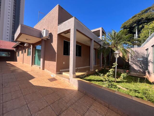 Casa em excelente localização para Ponto Comercial 3 Suites terreno Único