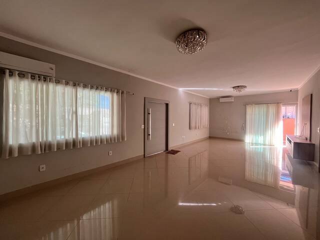 Casa em excelente localização para Ponto Comercial 3 Suites terreno Único