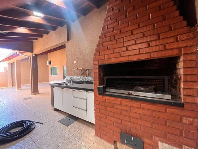 Casa em excelente localização para Ponto Comercial 3 Suites terreno Único