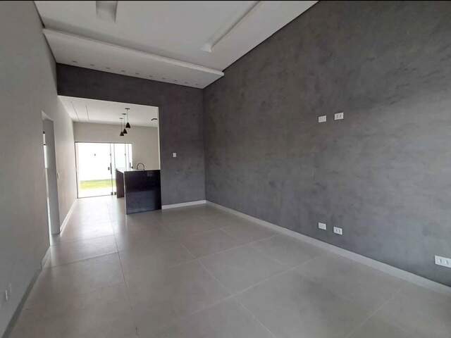 CASA NO JD. TIJUCA TERRENO INTEIRO