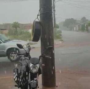 Em 15 minutos, chuva alaga ruas no Lageado