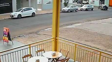 Fugindo de blitz, condutor derruba PM na Avenida Bom Pastor