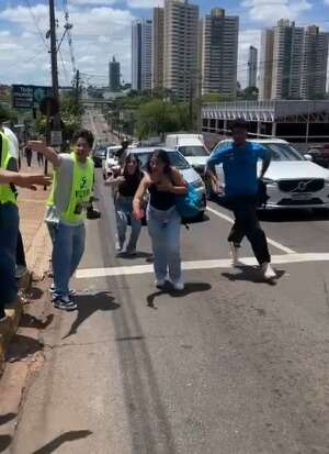 Correira no portão da Uniderp para não perder prova do Enem