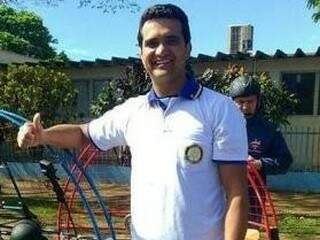 Amigo diz que empres&aacute;rio treinava manobra quando derrubou paramotor