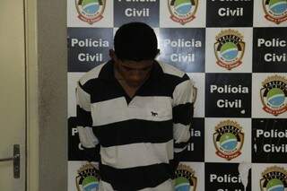 Preso é “velho conhecido” da polícia, com ficha criminal que envolve de tráfico de drogas a sequestro (Foto: Cleber Gellio)