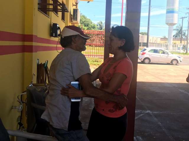 Depois de quatro dias, Ram&atilde;o d&aacute; o abra&ccedil;o de Natal que a filha esperava