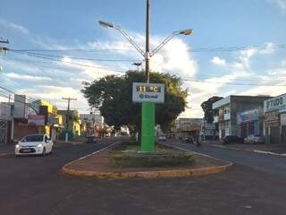 Termômetro marca 11ºC antes das 7h desta terça-feira em Dourados (Foto: Helio de Freitas)