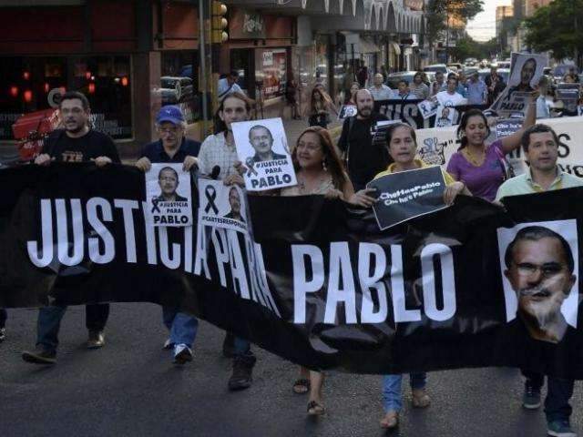 J&uacute;ri de Neneco &eacute; adiado e familiares de jornalista protestam no Paraguai