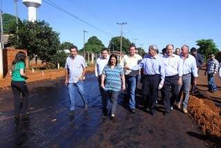 Governador vistoria obra e diz que vai continuar ações para interligar regiões (Foto: Assessoria - Edemir Rodrigues)