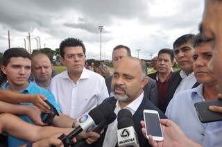 O ministro do Esporte falou sobre a reforma do Estádio Morenão em entrevista coletiva no Parque Ayrton Senna (Foto: Marcelo Calazans)