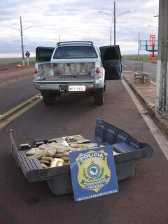 Polícia encontrou 84 kg de maconha (Foto: divulgação/PRF)