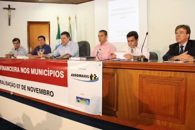 Crise nas finan&ccedil;as fez 68 prefeituras&quot;fecharem&quot; em protesto