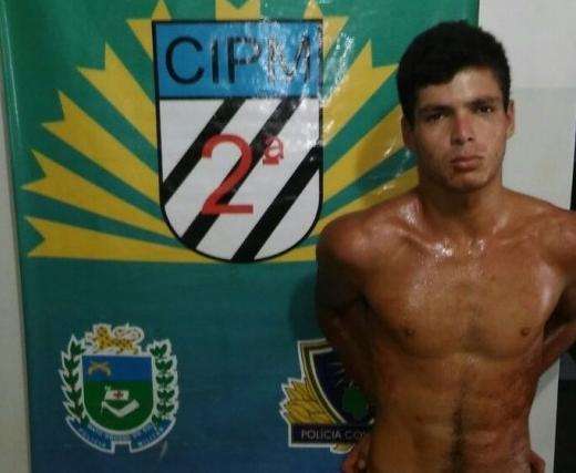 Homem &eacute; preso por roubo em que v&iacute;tima foi torturada e esfaqueada