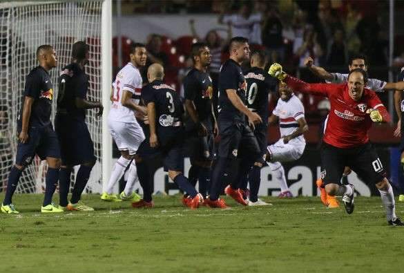 Em tarde de Ceni, Ganso e Pato, Tricolor goleia e se classifica para a semi