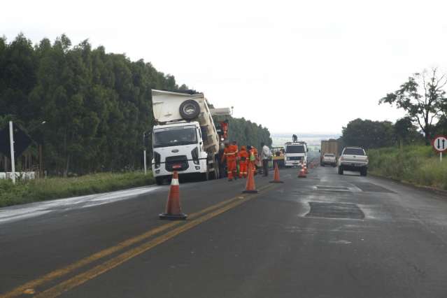 Obras na BR-163 interditam parcialmente sete trechos nesta segunda-feira