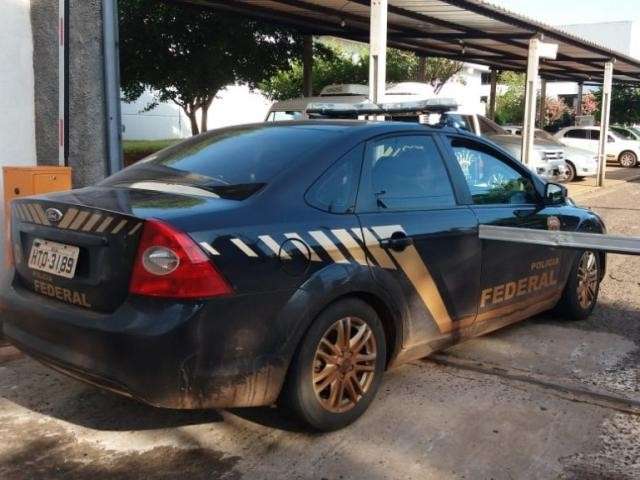 Al&eacute;m de 4 alvos de pris&atilde;o preventiva, 2 foram presos com armas