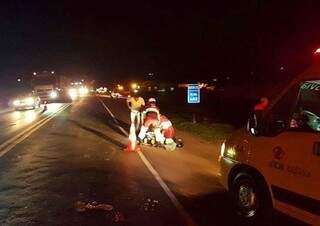 Idosa foi atropelada enquanto caminhava pelo acostamento da BR-163. (Foto: Coxim Agora)