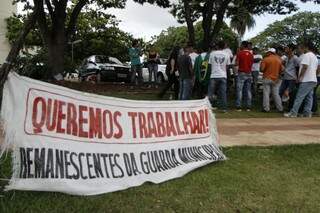 Grupo acampou em frente à Prefeitura de Campo Grande. (Foto: Cleber Géllio)
