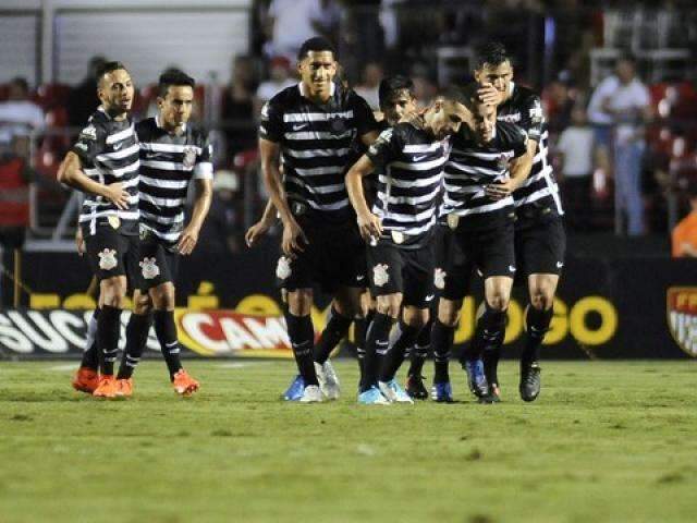 Tim&atilde;o leva a melhor por 2 a 0 sobre o S&atilde;o Paulo e avan&ccedil;a nas semifinais