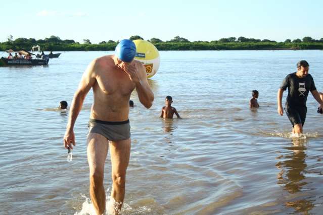 Maratona Aqu&aacute;tica faz Tande nadar cinco quil&ocirc;metros no Rio Paraguai