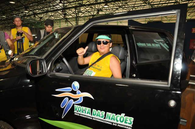  Participante da caminhada da Volta das Na&ccedil;&otilde;es ganha carro 0 km em sorteio