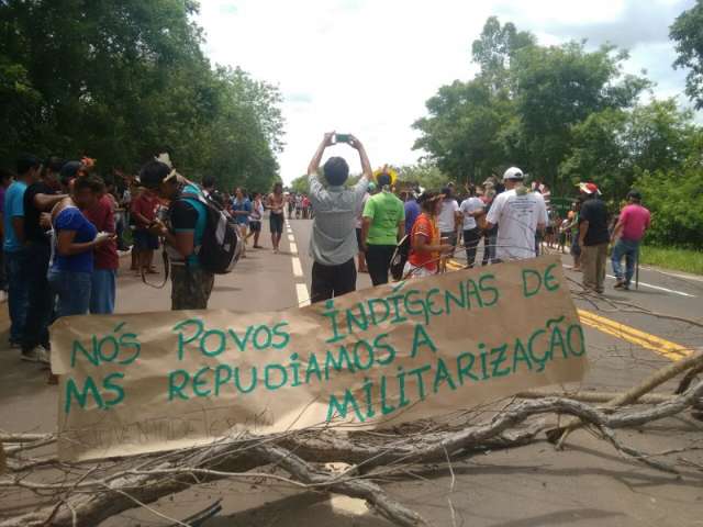 &Iacute;ndios encerram protesto na Maracaju, mas amea&ccedil;am fechar a Afonso Pena