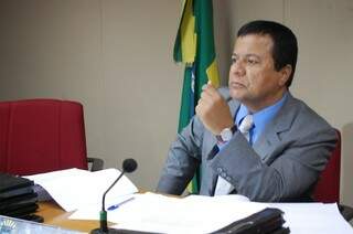 Presidente da CPI, Amarildo Cruz, acredita que população sai perdendo porque R$ 9 milhões foram gastos e programa continua inativo (Foto: Bruno Chaves)