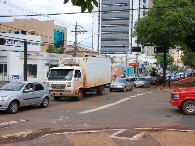  Obras na Afonso Pena deixam tr&acirc;nsito tumultuado; condutores devem ficar atentos