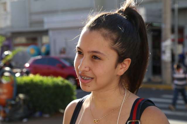 Crise faz popula&ccedil;&atilde;o &quot;pechinchar&quot; para comprar presente dos pais no Centro