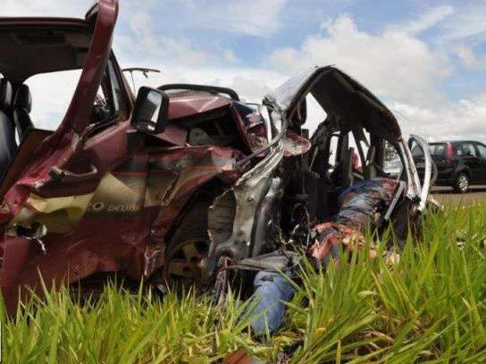  Duas pessoas morrem em acidente na rodovia entre Sidrol&acirc;ndia e Maracaju