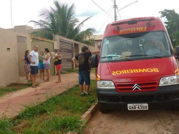 Mulher entra em trabalho de parto e d&aacute; &agrave; luz a beb&ecirc; no ch&atilde;o da sala de casa